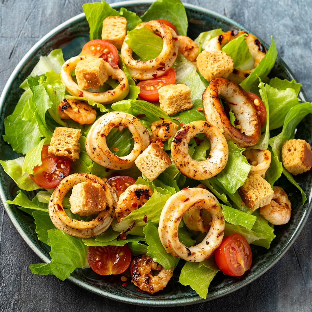 Ensalada de calamar y camarones asados