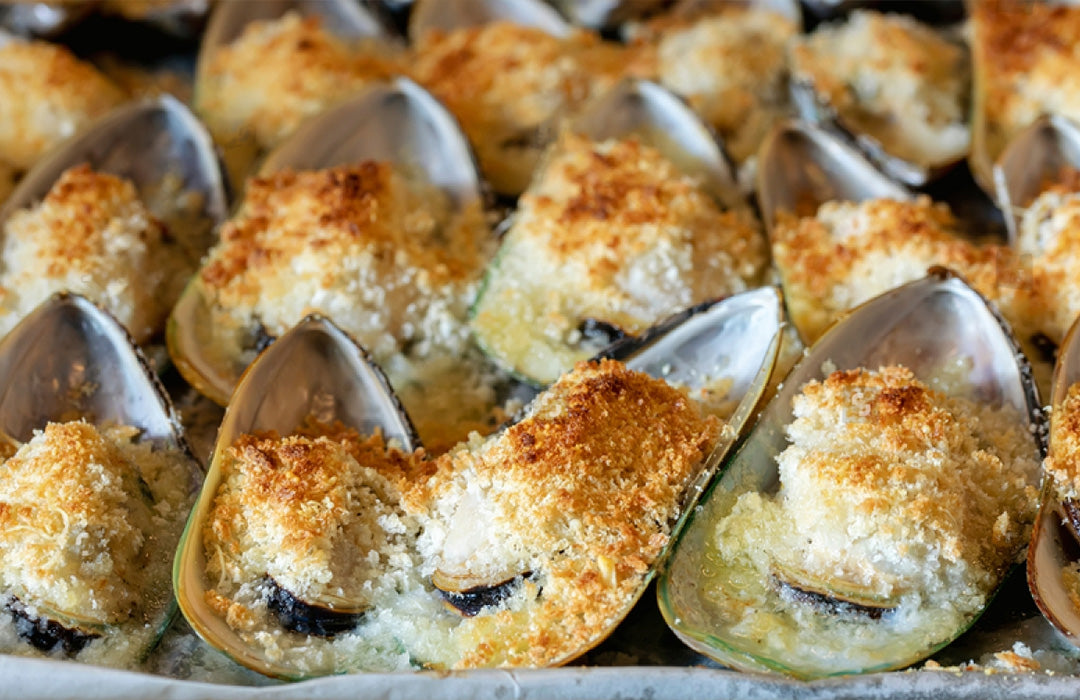 Mejillones al horno gratinados con queso parmesano